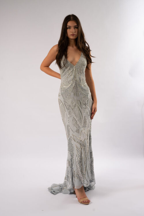 Rochie lungă elegantă gri argintiu cu broderii și trenă